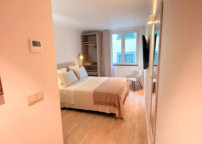 Center Iii Apartment *